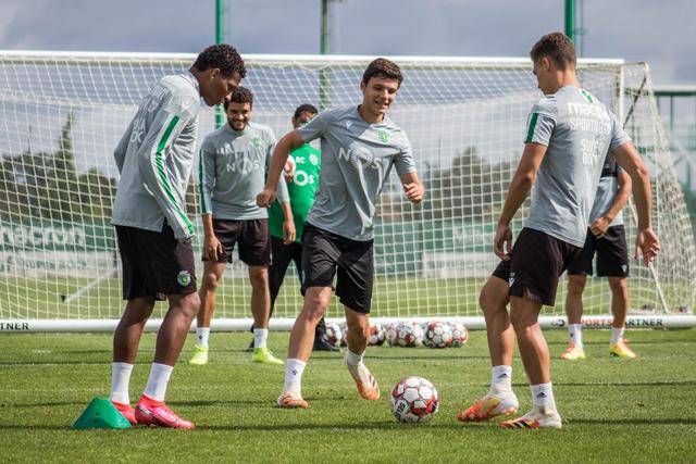 张镇麟21分赵继伟12+13辽宁胜新疆 阿不都17分