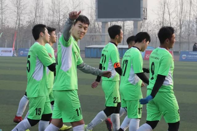 王哲林糟糕表现惹怒全国球迷 被骂上热搜第一