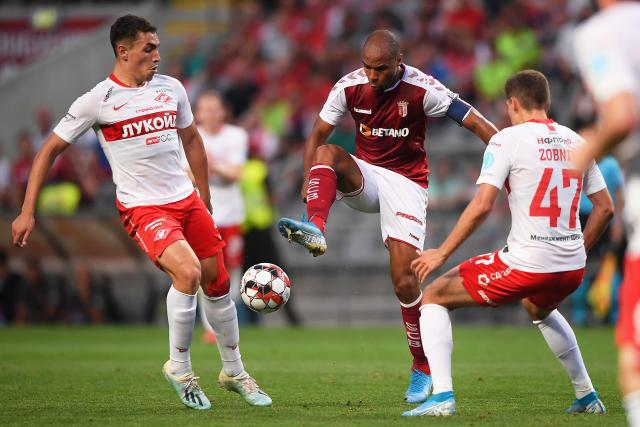 王哲林糟糕表现惹怒全国球迷 被骂上热搜第一